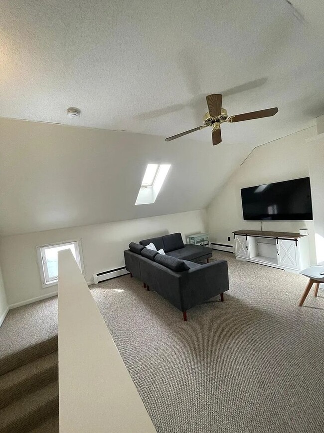 Building Photo - Spacious 2BR/1.5BA w/ Loft Available Now!!!  - Partially Furnished Winter Rental