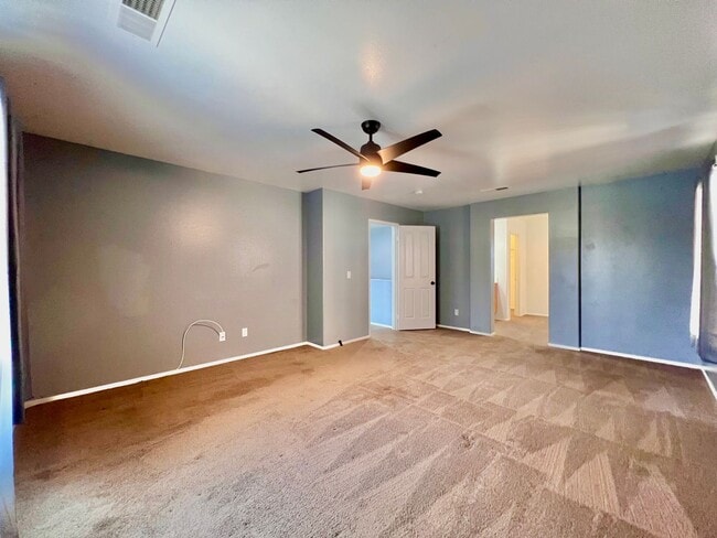 Building Photo - Spacious 4 Bed, 3 Bath Two-Story Home with...