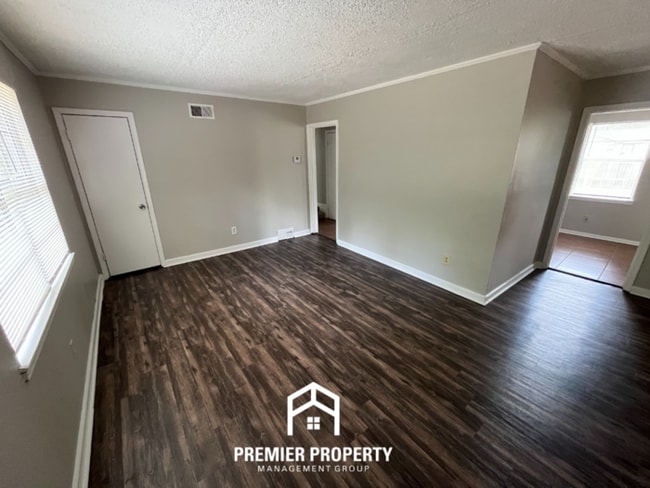 Building Photo - 5580 Lochinvar Rd