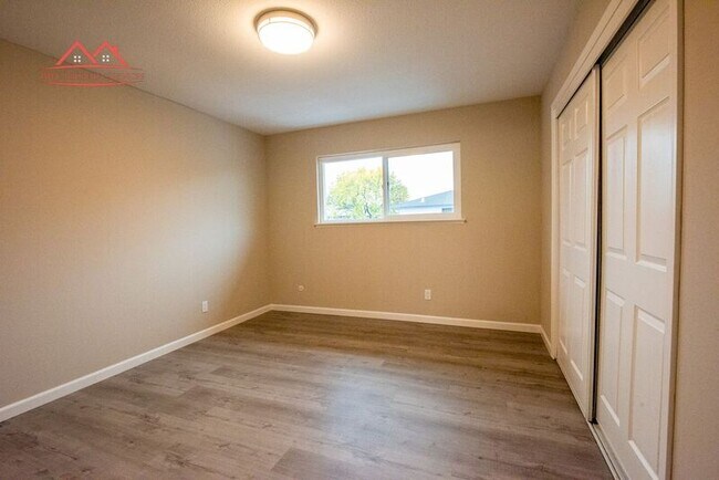 Building Photo - 3820 Moorpark Ave