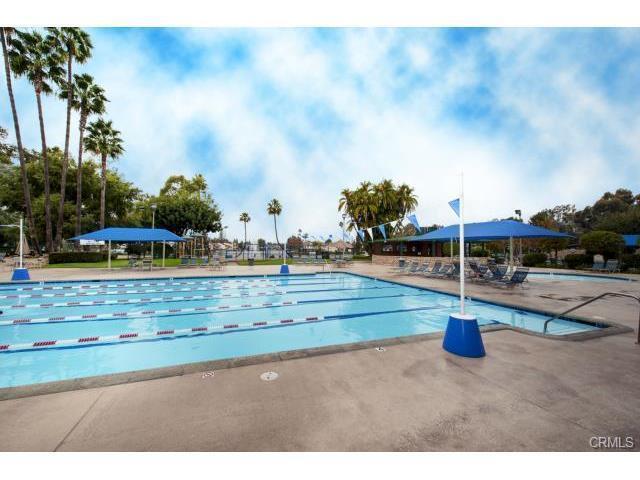 Building Photo - Live by the Lakeside -  Upgraded Spacious TOWNHOME in Lakeside Park