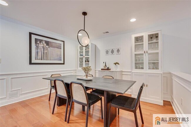 Building Photo - 403 Somerset Ct