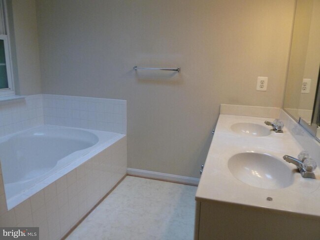 Building Photo - 231 Braxton Way
