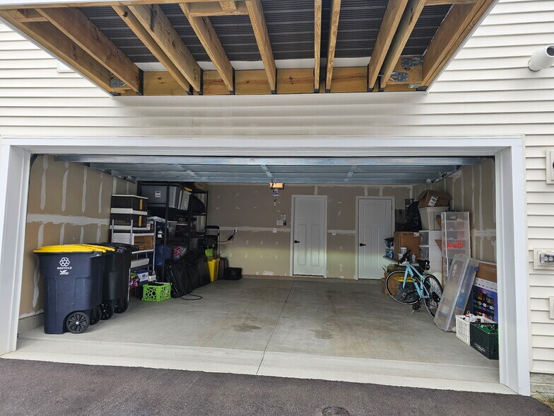 Building Photo - 16573 Fife Way