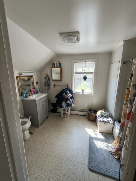 Building Photo - 1239 Cumberland Head Rd