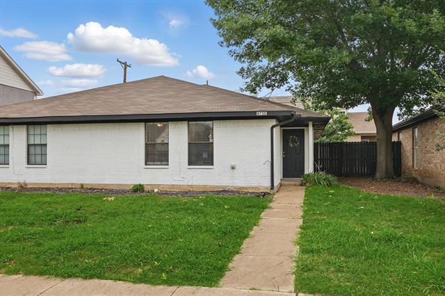 Building Photo - 8738 Hawthorne St