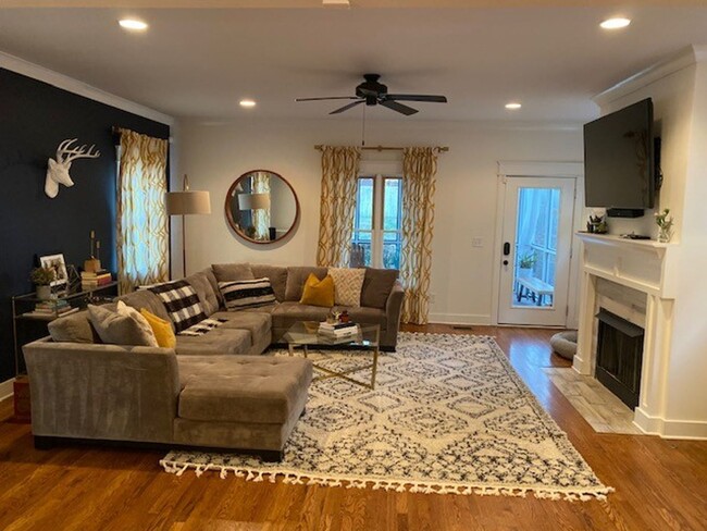 Building Photo - Craftsman Inspired 3 Bed/ 2.5 Bath Home in...