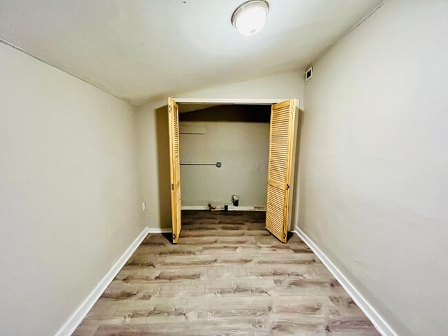 Building Photo - Updated 2 bedroom Portland house- Section ...