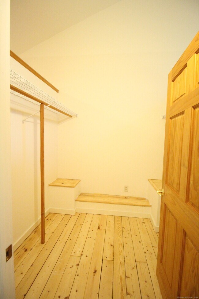 Building Photo - 38 W Mountain Ln