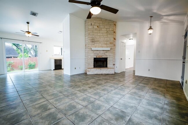 Building Photo - 1601 Primrose Trail
