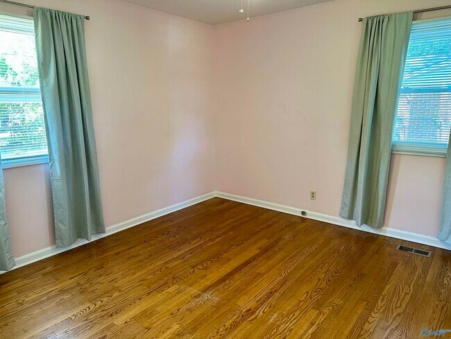 Building Photo - 213 Wingate Ave SW