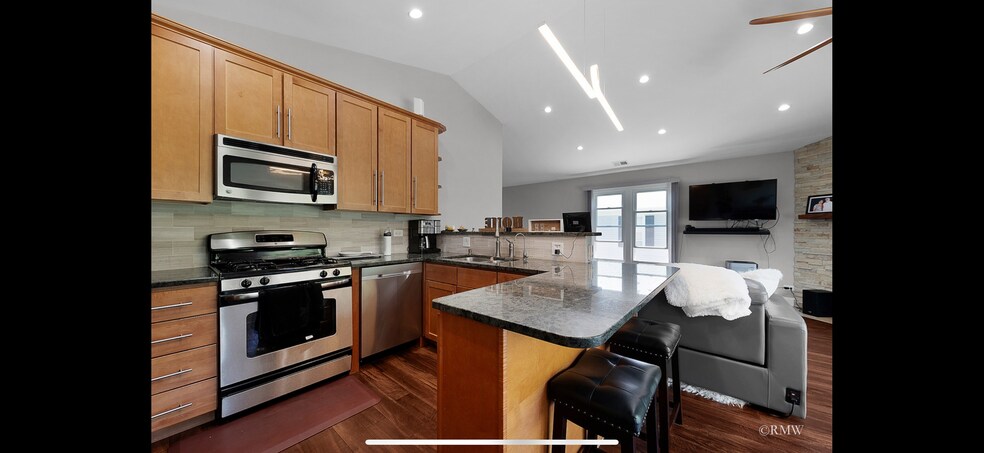 Building Photo - 1869 Pebble Beach Cir