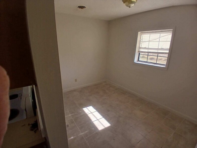 Building Photo - 141 S Gosnell St