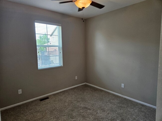 Building Photo - 3 Bed 2 Bath Ranch home Close to Buckley S...