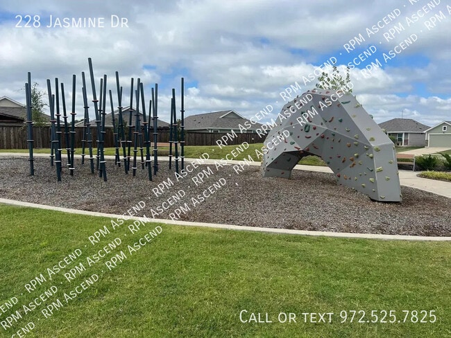 Building Photo - 228 Jasmine Dr