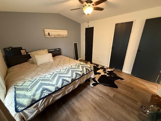 Building Photo - 3 Bedroom 1 Bath Fully Updated Home in Cli...