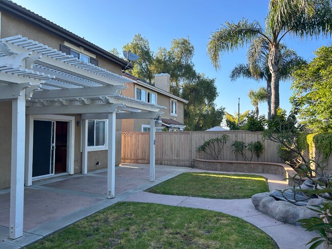 Building Photo - Gorgeous Oceanside Home
