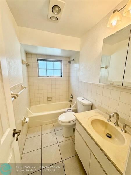 Building Photo - 3720 Coral Hills Dr
