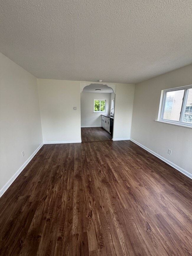 Building Photo - 957 Racine Ave