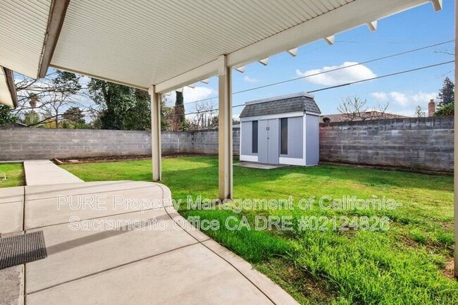 Building Photo - 8916 Fashion Dr