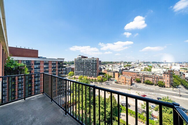 Building Photo - 700 Grove St