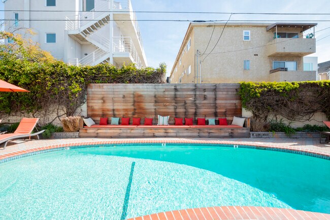 Building Photo - 2721 2nd St