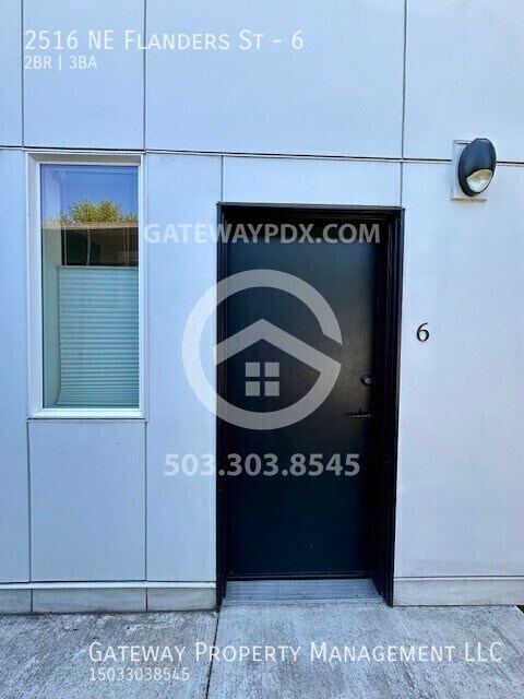 Building Photo - 2516 NE Flanders St