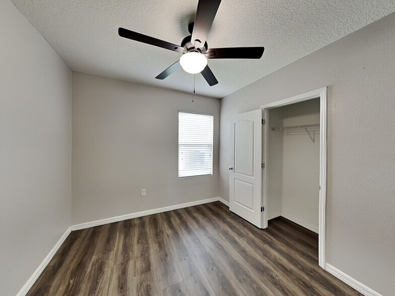 Building Photo - 3074 Brenton Manor Loop