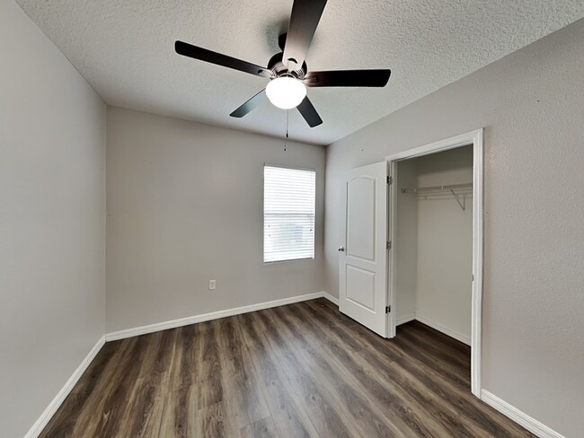 Building Photo - 3074 Brenton Manor Loop