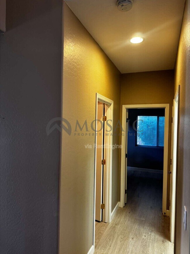 Building Photo - 3356 E Mayberry Ave