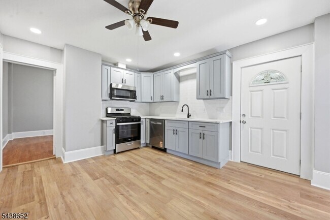 Building Photo - 508 2nd St
