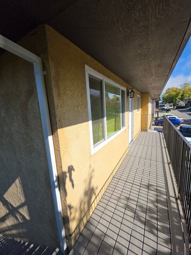 Building Photo - Welcome home to this beautifully updated 2...