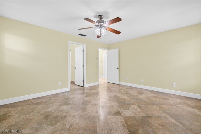 Building Photo - 3212 SE 1st Ct