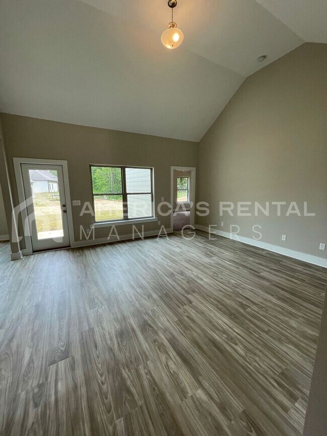 Building Photo - Home for Rent in Brookwood, AL... Available to View Now!!!