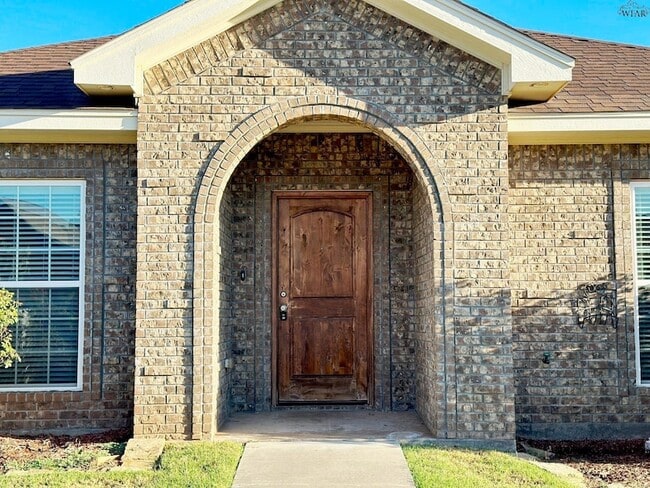 Building Photo - 6018 Oakmont Dr