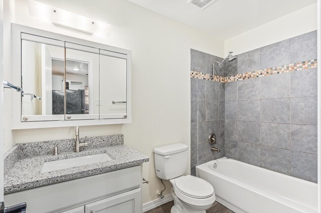 Building Photo - 208 13th St NW