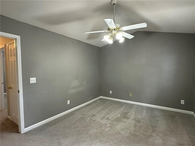 Building Photo - 2866 Florence Dr