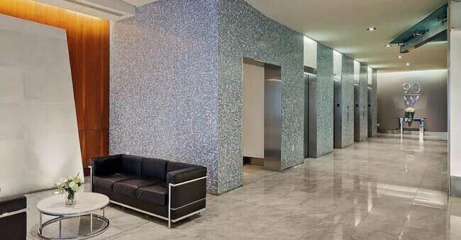 Building Photo - Washington Street