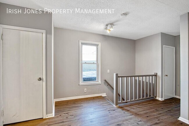 Building Photo - 1819 Pine-Apt 5