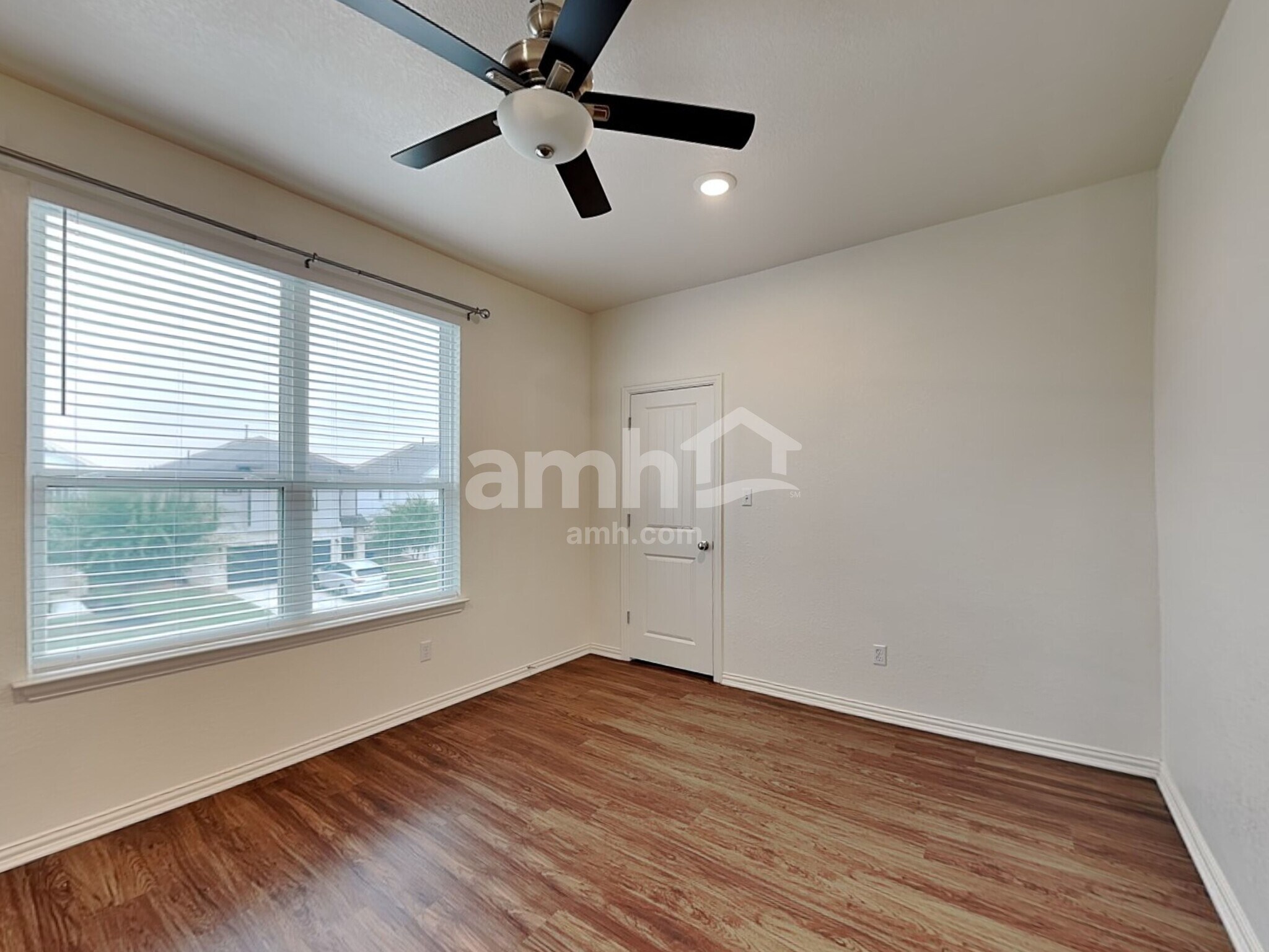Building Photo - 2717 Lillybrook Ln