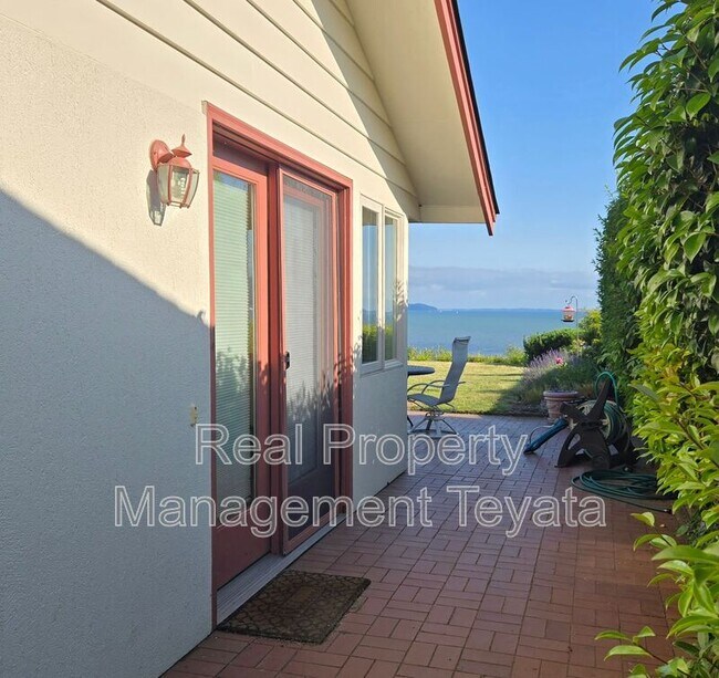 Building Photo - 3921 Cliffside Dr