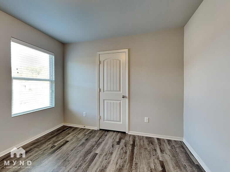 Building Photo - 9207 Pleasant Valley Dr
