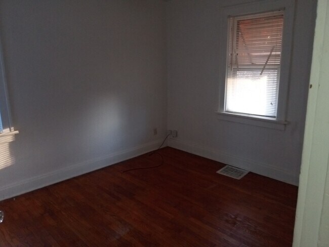 Building Photo - 4864 Calvin Ave