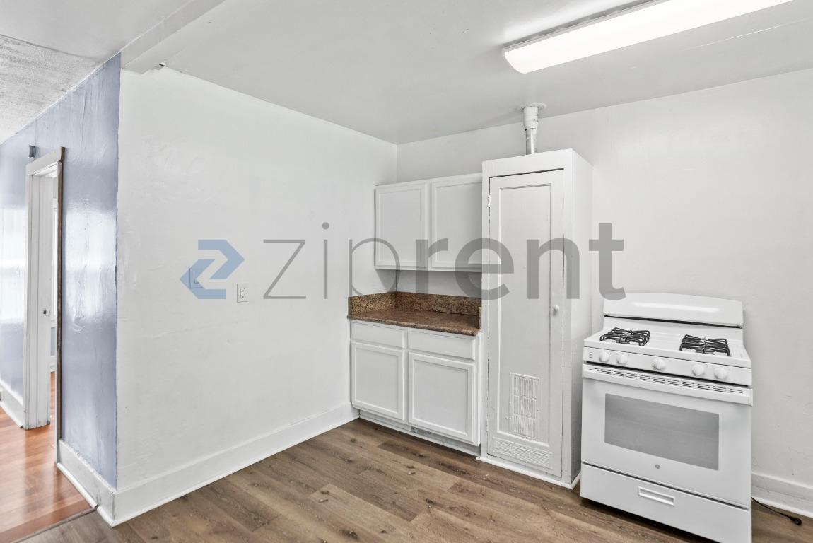 Building Photo - Unit