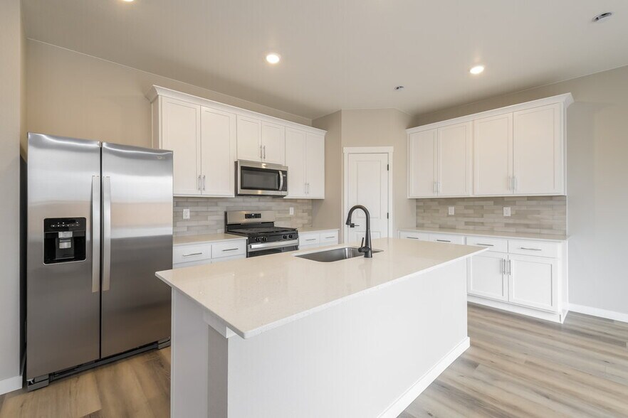 Building Photo - 9481 Yampa St