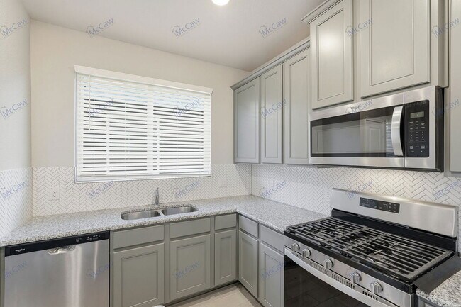 Building Photo - 7041 Helena Hl