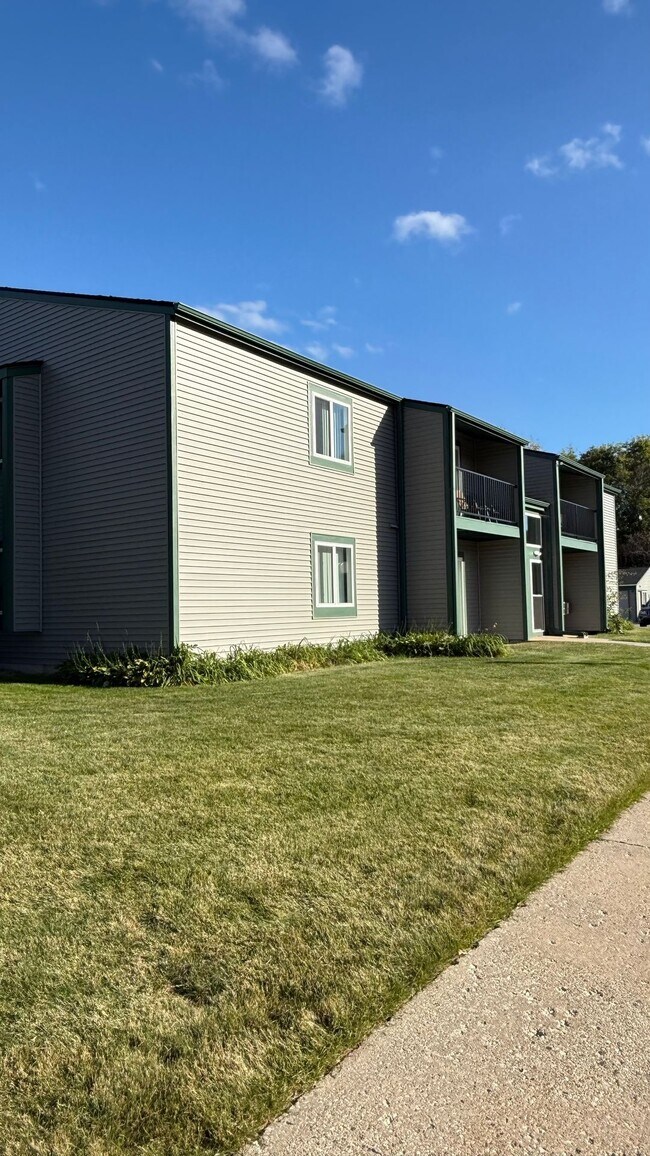 Building Photo - Upper 2 Bedroom - Elkhorn Village Apartments – Comfortable Living, Everyday Convenience