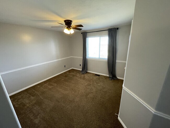 Building Photo - 561 Rocky Knoll Ln