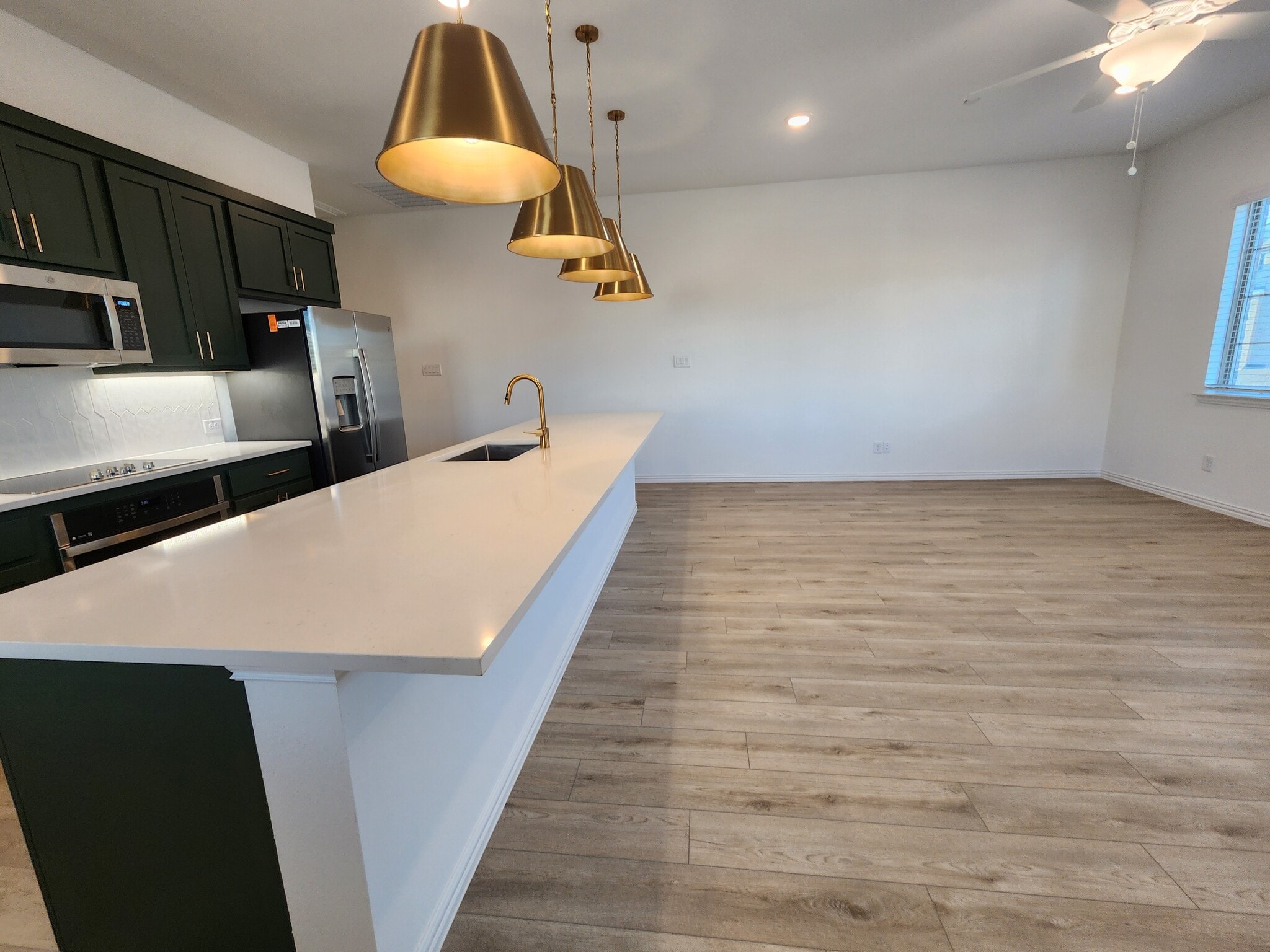 KITCHEN ISLAND - 634 Redwood Way