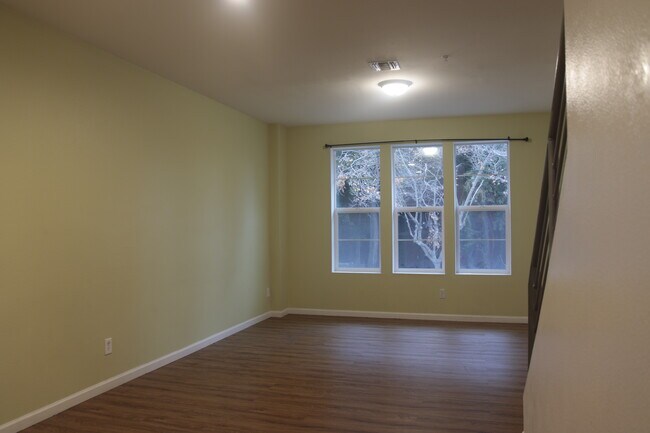 Building Photo - 464 Marina Way